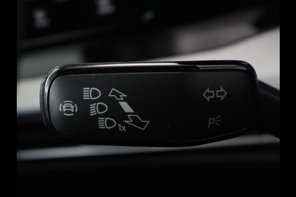 Volkswagen Golf Variant 1.5 eTSI Life Business | Trekhaak | Camera | Stoelverwarming | Apple Carplay |