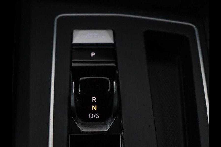 Volkswagen Golf Variant 1.5 eTSI Life Business | Trekhaak | Camera | Stoelverwarming | Apple Carplay |