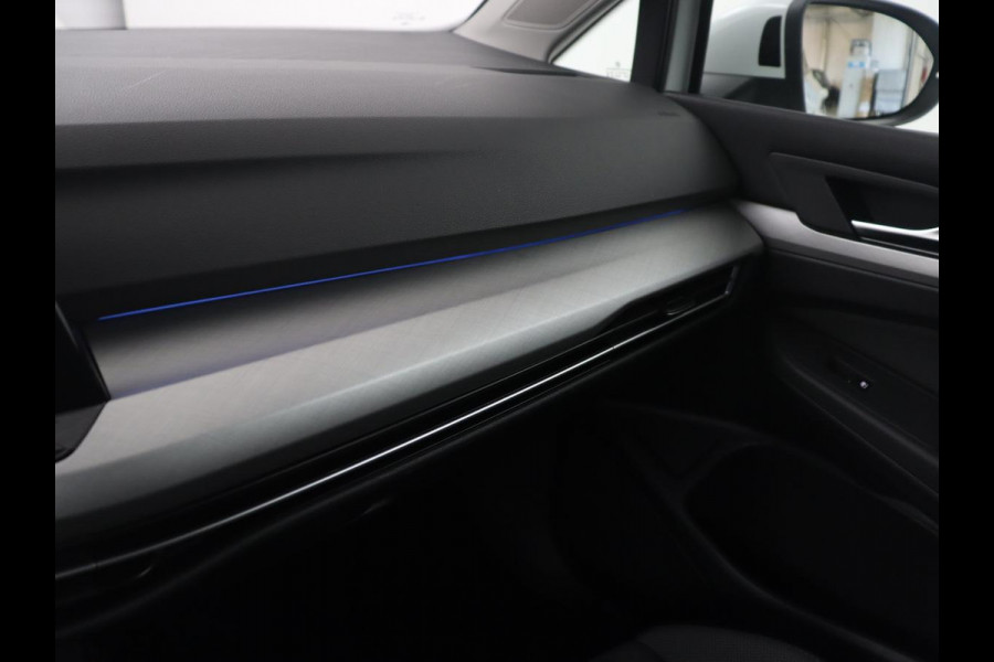 Volkswagen Golf Variant 1.5 eTSI Life Business | Trekhaak | Camera | Stoelverwarming | Apple Carplay |