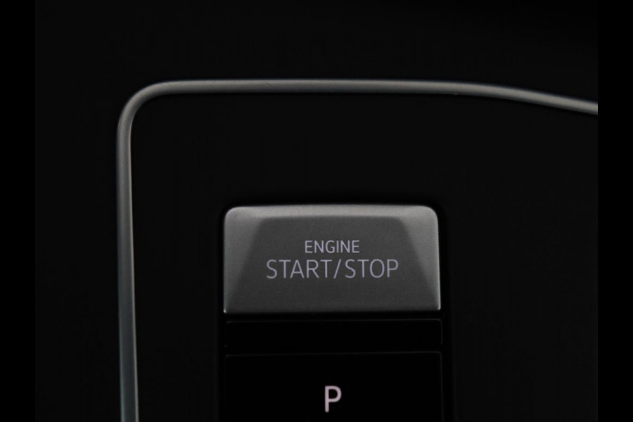 Volkswagen Golf Variant 1.5 eTSI Life Business | Trekhaak | Camera | Stoelverwarming | Apple Carplay |