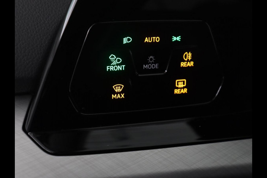 Volkswagen Golf Variant 1.5 eTSI Life Business | Trekhaak | Camera | Stoelverwarming | Apple Carplay |