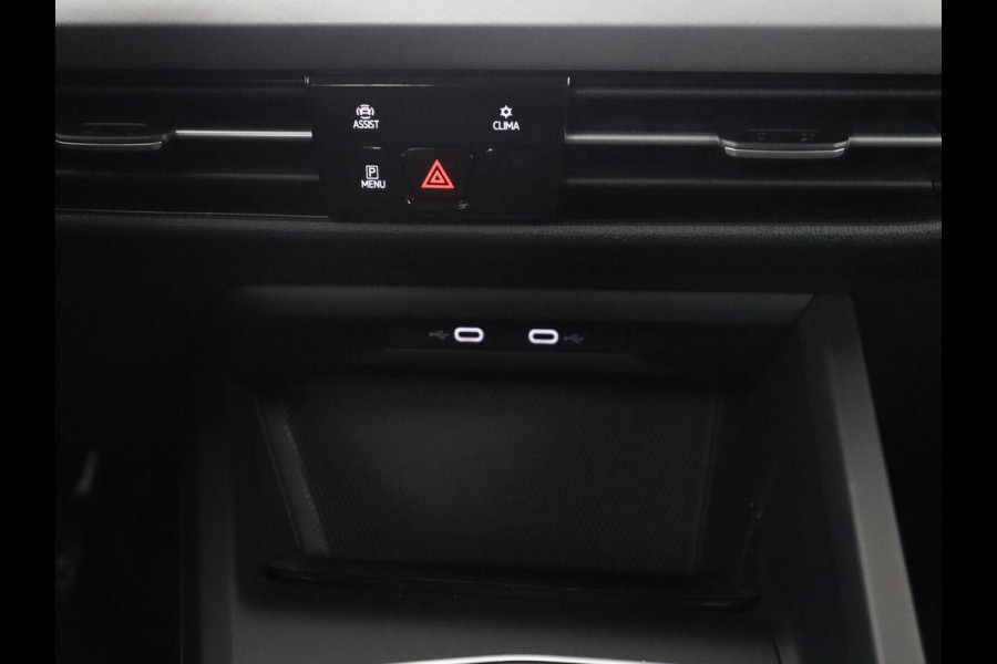 Volkswagen Golf Variant 1.5 eTSI Life Business | Trekhaak | Camera | Stoelverwarming | Apple Carplay |