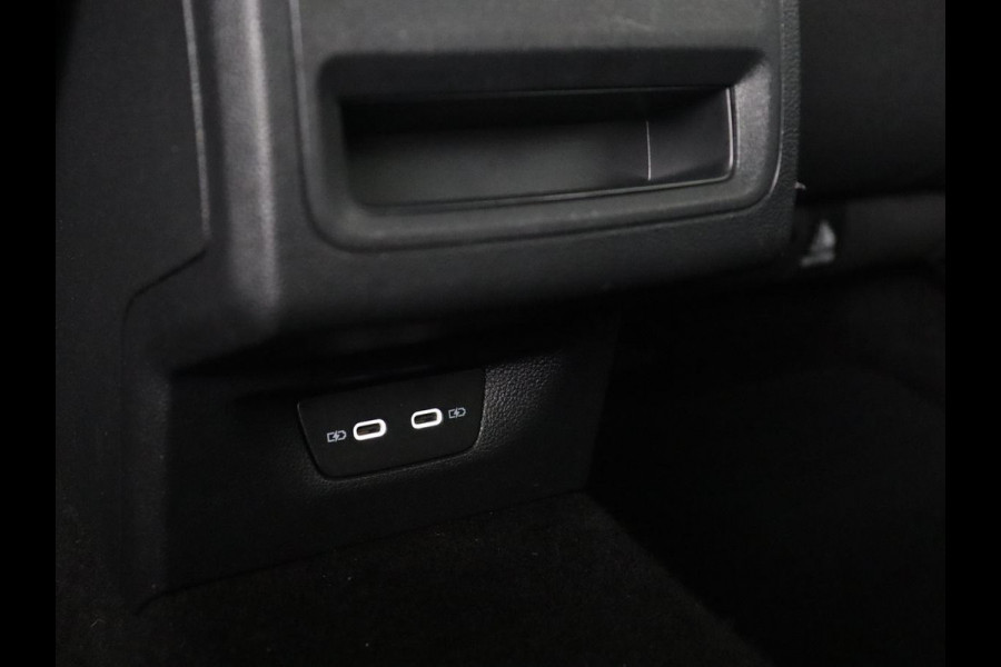Volkswagen Golf Variant 1.5 eTSI Life Business | Trekhaak | Camera | Stoelverwarming | Apple Carplay |