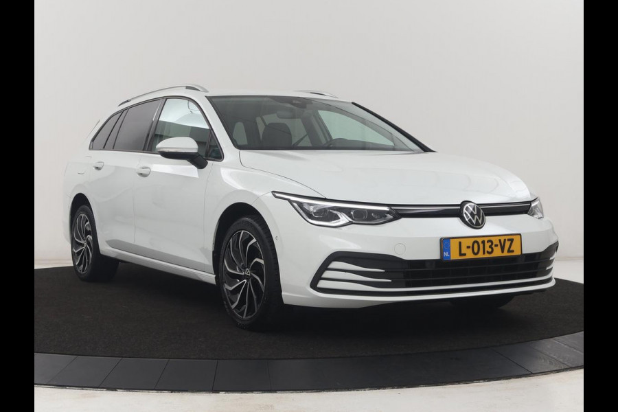 Volkswagen Golf Variant 1.5 eTSI Life Business | Trekhaak | Camera | Stoelverwarming | Apple Carplay |
