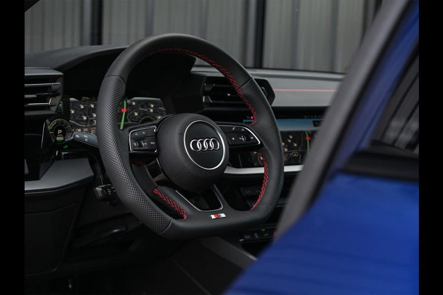 Audi A3 Sportback 45 TFSI e S edition Competition | Panoramadak | 5 jr Garantie | HUD | Sonos Sound | Camera | Ambiance interieur | Active Cruise | S-Seats + Memory | Stoelverwarming | Keyless |