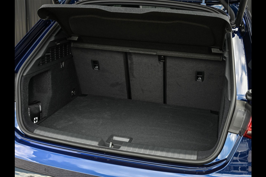 Audi A3 Sportback 45 TFSI e S edition Competition | Panoramadak | 5 jr Garantie | HUD | Sonos Sound | Camera | Ambiance interieur | Active Cruise | S-Seats + Memory | Stoelverwarming | Keyless |