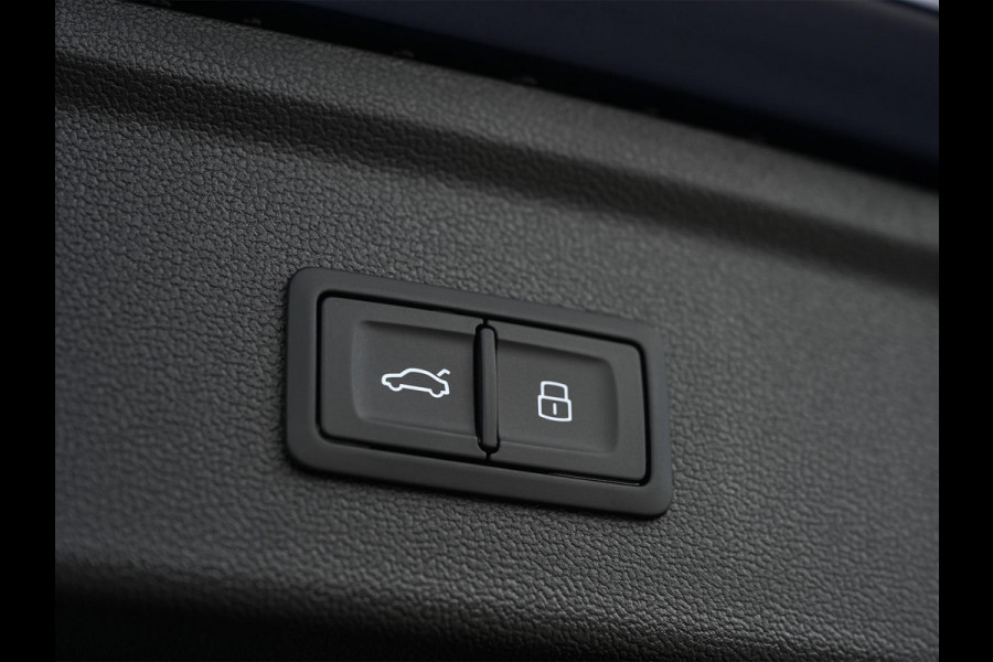 Audi A3 Sportback 45 TFSI e S edition Competition | Panoramadak | 5 jr Garantie | HUD | Sonos Sound | Camera | Ambiance interieur | Active Cruise | S-Seats + Memory | Stoelverwarming | Keyless |