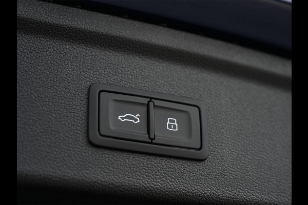Audi A3 Sportback 45 TFSI e S edition Competition | Panoramadak | 5 jr Garantie | HUD | Sonos Sound | Camera | Ambiance interieur | Active Cruise | S-Seats + Memory | Stoelverwarming | Keyless |