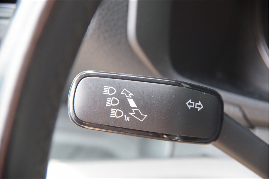 Volkswagen Crafter 35 2.0 TDI L3H3(L2H2) 3-ZITS, 177PK AUT. LED, ADAPT. CRUISE, STOELVERWARMING, STUURVERWARMING, VOORRUIT VERWARMING, STANDKACHEL,