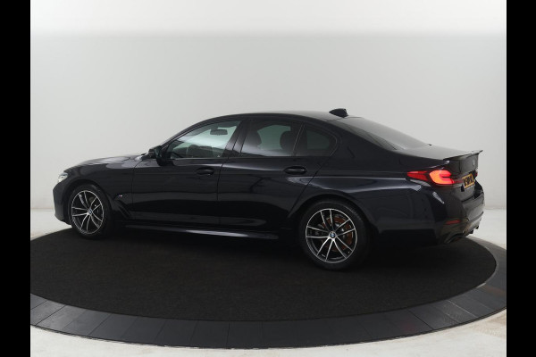 BMW 5 Serie 520i M-Sport | Leder | Stoelverwarming | Cruise control | Camera | Park assist | Navigatie | Carplay | Sfeerverlichting | Climate control | Full LED