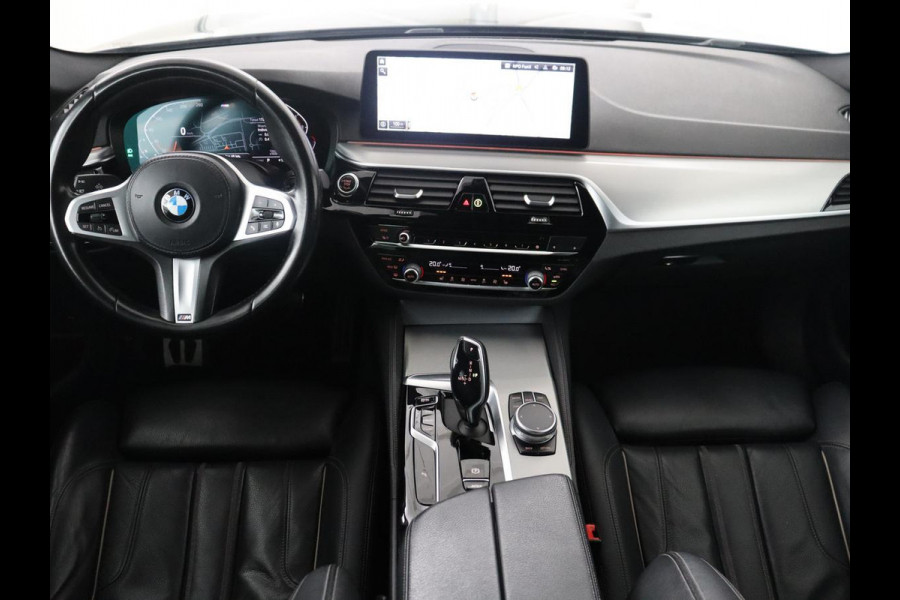 BMW 5 Serie 520i M-Sport | Leder | Stoelverwarming | Cruise control | Camera | Park assist | Navigatie | Carplay | Sfeerverlichting | Climate control | Full LED