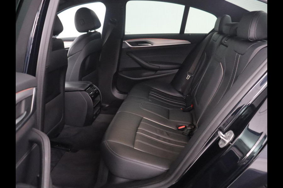 BMW 5 Serie 520i M-Sport | Leder | Stoelverwarming | Cruise control | Camera | Park assist | Navigatie | Carplay | Sfeerverlichting | Climate control | Full LED