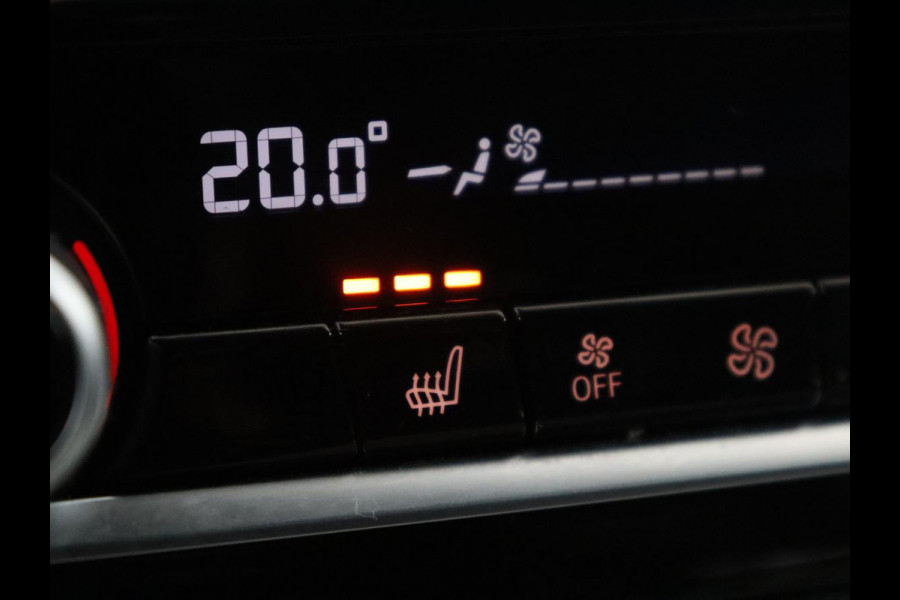 BMW 5 Serie 520i M-Sport | Leder | Stoelverwarming | Cruise control | Camera | Park assist | Navigatie | Carplay | Sfeerverlichting | Climate control | Full LED