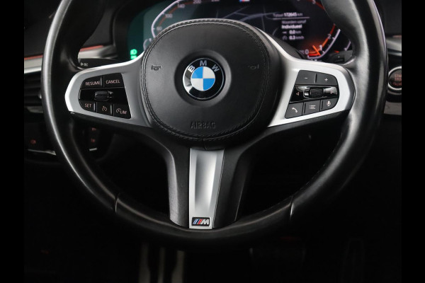 BMW 5 Serie 520i M-Sport | Leder | Stoelverwarming | Cruise control | Camera | Park assist | Navigatie | Carplay | Sfeerverlichting | Climate control | Full LED