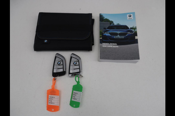 BMW 5 Serie 520i M-Sport | Leder | Stoelverwarming | Cruise control | Camera | Park assist | Navigatie | Carplay | Sfeerverlichting | Climate control | Full LED