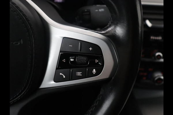 BMW 5 Serie 520i M-Sport | Leder | Stoelverwarming | Cruise control | Camera | Park assist | Navigatie | Carplay | Sfeerverlichting | Climate control | Full LED