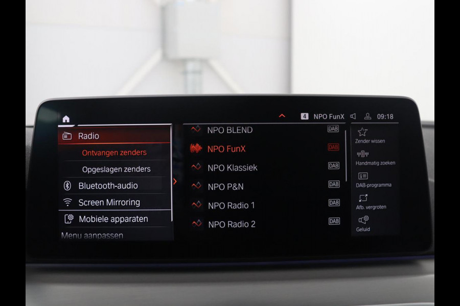 BMW 5 Serie 520i M-Sport | Leder | Stoelverwarming | Cruise control | Camera | Park assist | Navigatie | Carplay | Sfeerverlichting | Climate control | Full LED