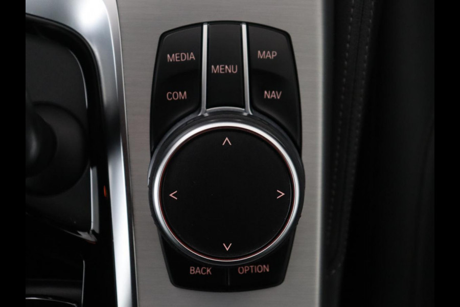 BMW 5 Serie 520i M-Sport | Leder | Stoelverwarming | Cruise control | Camera | Park assist | Navigatie | Carplay | Sfeerverlichting | Climate control | Full LED