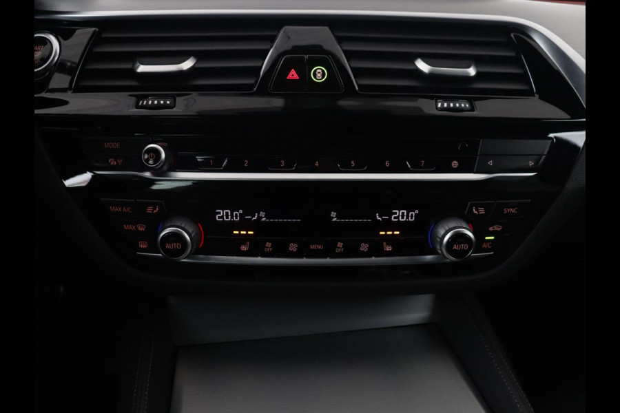 BMW 5 Serie 520i M-Sport | Leder | Stoelverwarming | Cruise control | Camera | Park assist | Navigatie | Carplay | Sfeerverlichting | Climate control | Full LED