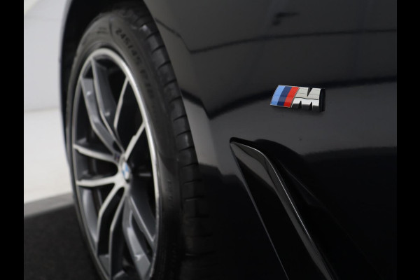 BMW 5 Serie 520i M-Sport | Leder | Stoelverwarming | Cruise control | Camera | Park assist | Navigatie | Carplay | Sfeerverlichting | Climate control | Full LED