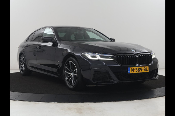 BMW 5 Serie 520i M-Sport | Leder | Stoelverwarming | Cruise control | Camera | Park assist | Navigatie | Carplay | Sfeerverlichting | Climate control | Full LED