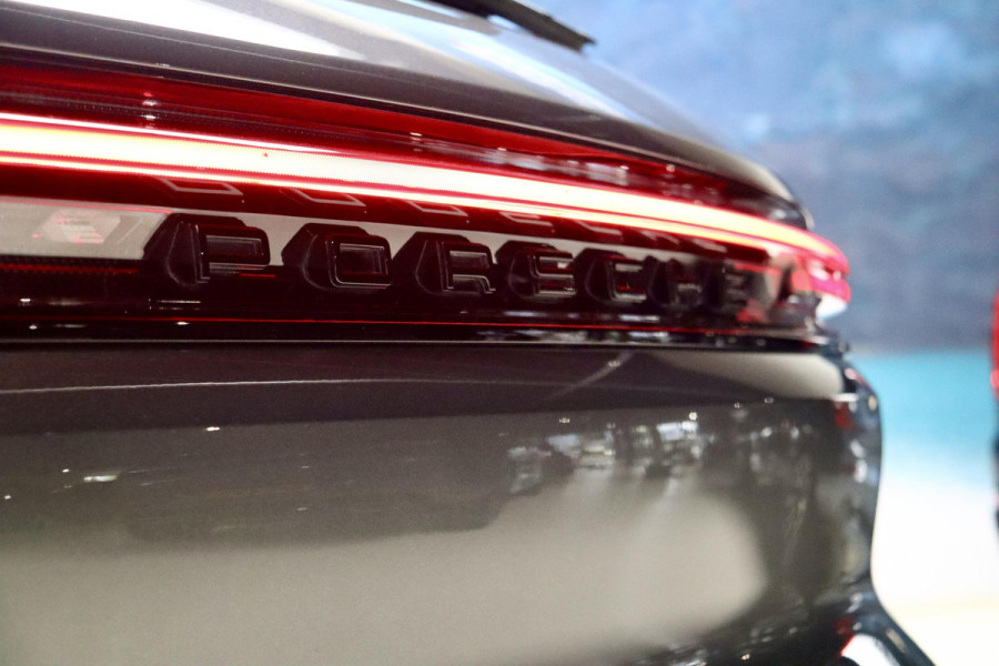 Porsche Cayenne 3.0 E-Hybrid Sport Design PANO|ACC|18 Weg|NL