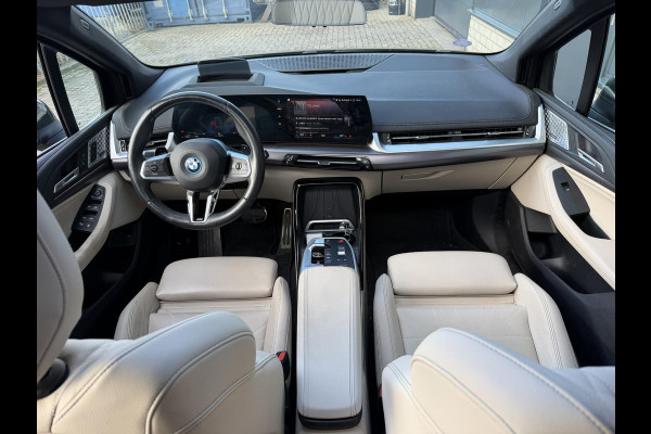 BMW 2 Serie Active Tourer 230e xDrive M Sport 18"/Panoramadak/Leder + memory/Trekhaak/Dodehoek/Keyless/360 camera/Harman Kardon/Adaptieve cruise/Head-up