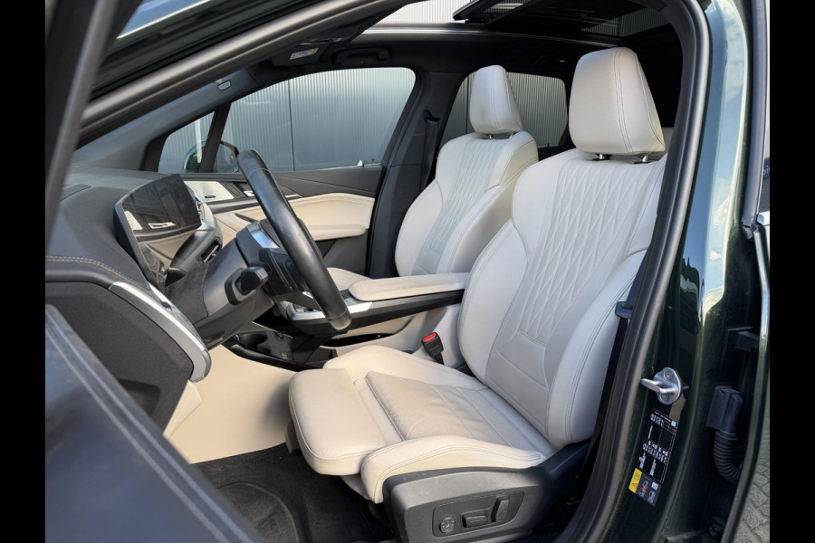 BMW 2 Serie Active Tourer 230e xDrive M Sport 18"/Panoramadak/Leder + memory/Trekhaak/Dodehoek/Keyless/360 camera/Harman Kardon/Adaptieve cruise/Head-up