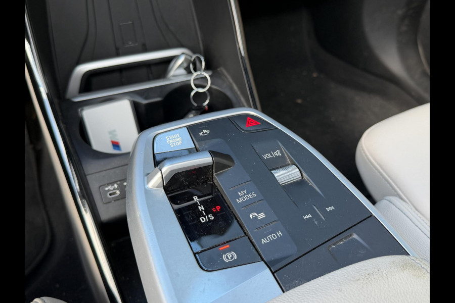 BMW 2 Serie Active Tourer 230e xDrive M Sport 18"/Panoramadak/Leder + memory/Trekhaak/Dodehoek/Keyless/360 camera/Harman Kardon/Adaptieve cruise/Head-up