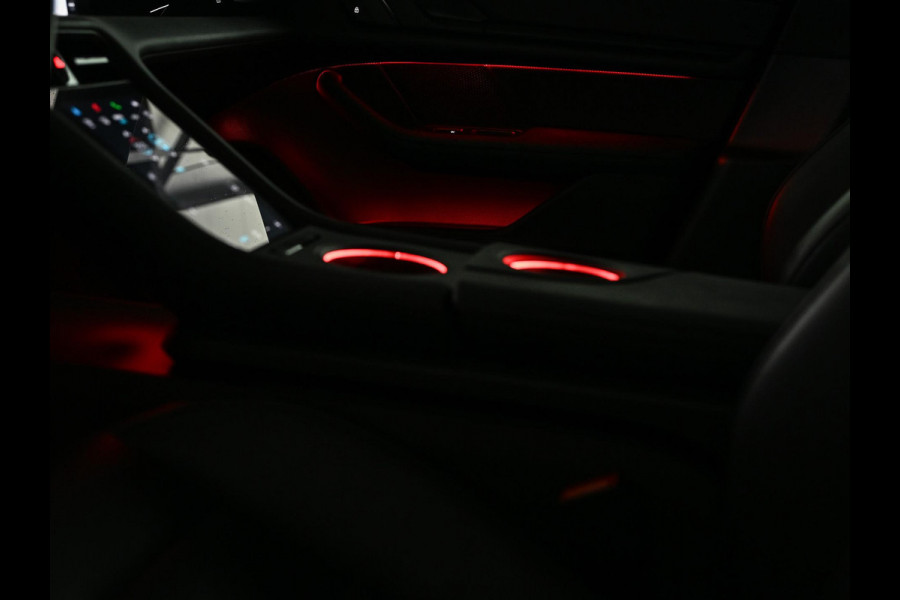 Porsche Taycan Performance 84 kWh | Bose | 360 Camera | Luchtvering | Ambiance Interieur | Stoelverwarming | Elektr. verst. Stoelen | Keyless Entry |