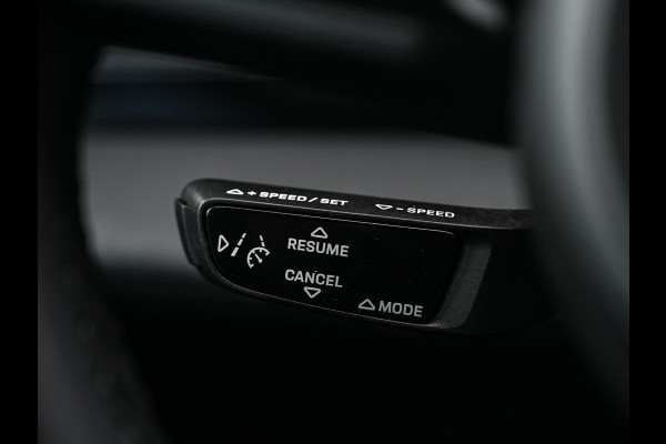 Porsche Taycan Performance 84 kWh | Bose | 360 Camera | Luchtvering | Ambiance Interieur | Stoelverwarming | Elektr. verst. Stoelen | Keyless Entry |