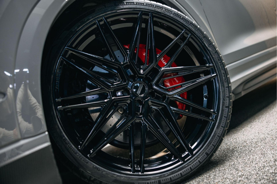 Audi RSQ8 Performance 4.0 TFSI RSQ8 quattro Performance Urban Face-lift Audi RSQ8 performance Urban Akarapovic Vossen 24 inch Full options Carbon, Nardo. Inmiddels mat PPF toegepast