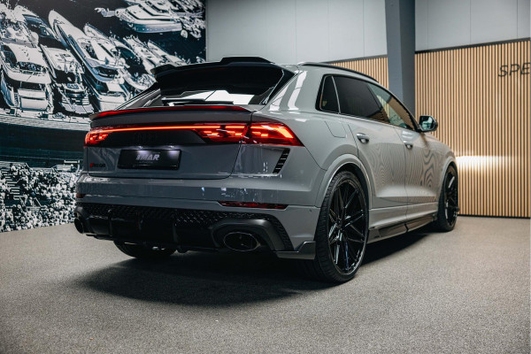 Audi RSQ8 Performance 4.0 TFSI RSQ8 quattro Performance Urban Face-lift Audi RSQ8 performance Urban Akarapovic Vossen 24 inch Full options Carbon, Nardo. Inmiddels mat PPF toegepast