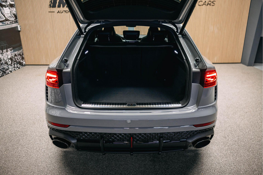 Audi RSQ8 Performance 4.0 TFSI RSQ8 quattro Performance Urban Face-lift Audi RSQ8 performance Urban Akarapovic Vossen 24 inch Full options Carbon, Nardo. Inmiddels mat PPF toegepast