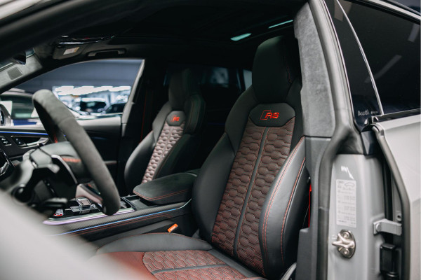Audi RSQ8 Performance 4.0 TFSI RSQ8 quattro Performance Urban Face-lift Audi RSQ8 performance Urban Akarapovic Vossen 24 inch Full options Carbon, Nardo. Inmiddels mat PPF toegepast
