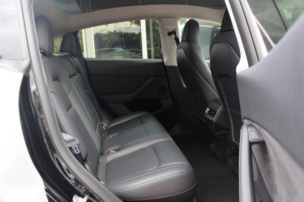 Tesla Model Y Long Range AWD 75 kWh / SOH 90,1% / Autopilot / Panoramadak / Camera / 20'' / Keyless / Leder / Dodehoek / Navigatie / Stoelverwarming