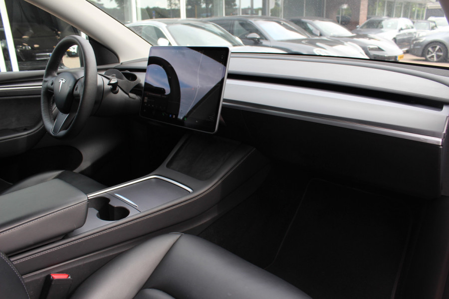 Tesla Model Y Long Range AWD 75 kWh / SOH 90,1% / Autopilot / Panoramadak / Camera / 20'' / Keyless / Leder / Dodehoek / Navigatie / Stoelverwarming