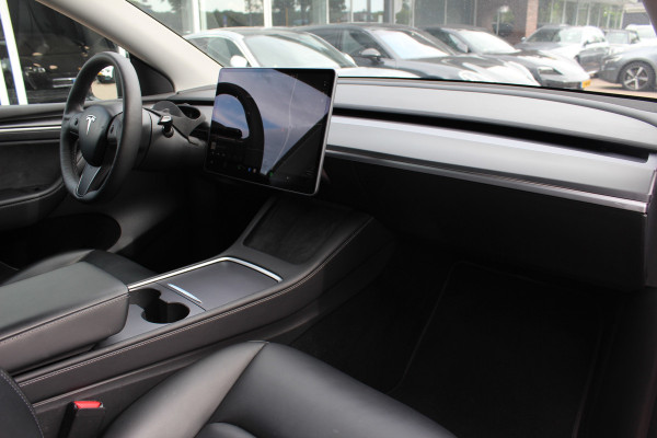 Tesla Model Y Long Range AWD 75 kWh / SOH 90,1% / Autopilot / Panoramadak / Camera / 20'' / Keyless / Leder / Dodehoek / Navigatie / Stoelverwarming