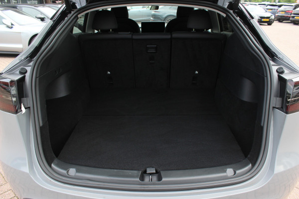 Tesla Model Y Long Range AWD 75 kWh / SOH 90,1% / Autopilot / Panoramadak / Camera / 20'' / Keyless / Leder / Dodehoek / Navigatie / Stoelverwarming