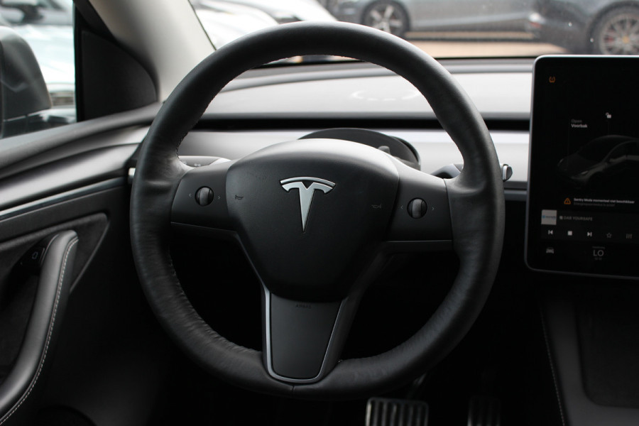 Tesla Model Y Long Range AWD 75 kWh / SOH 90,1% / Autopilot / Panoramadak / Camera / 20'' / Keyless / Leder / Dodehoek / Navigatie / Stoelverwarming
