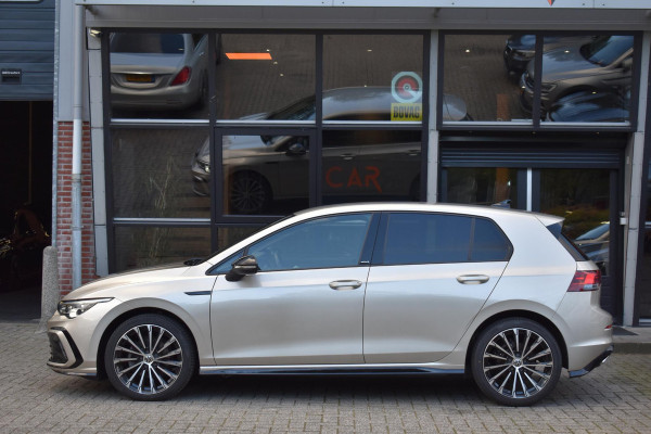 Volkswagen Golf 1.5 eTSI R-Line ACC DCC Carplay Camera Sfeer Trekhaak