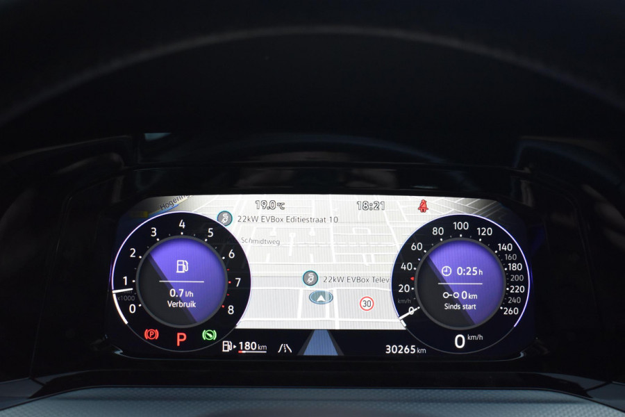 Volkswagen Golf 1.5 eTSI R-Line ACC DCC Carplay Camera Sfeer Trekhaak