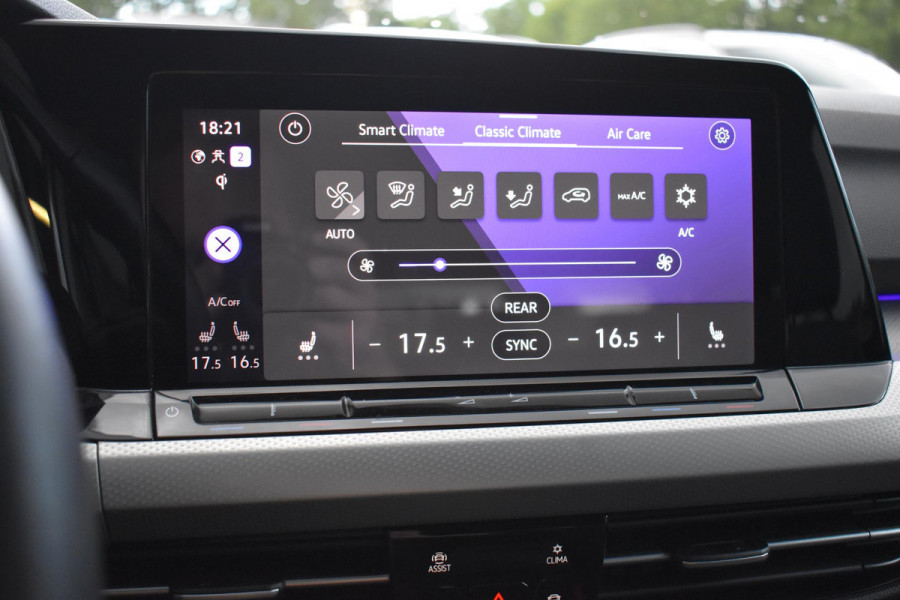 Volkswagen Golf 1.5 eTSI R-Line ACC DCC Carplay Camera Sfeer Trekhaak
