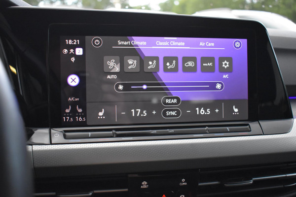 Volkswagen Golf 1.5 eTSI R-Line ACC DCC Carplay Camera Sfeer Trekhaak