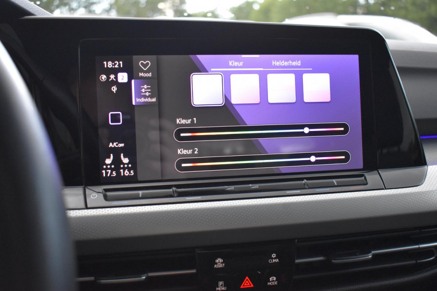 Volkswagen Golf 1.5 eTSI R-Line ACC DCC Carplay Camera Sfeer Trekhaak