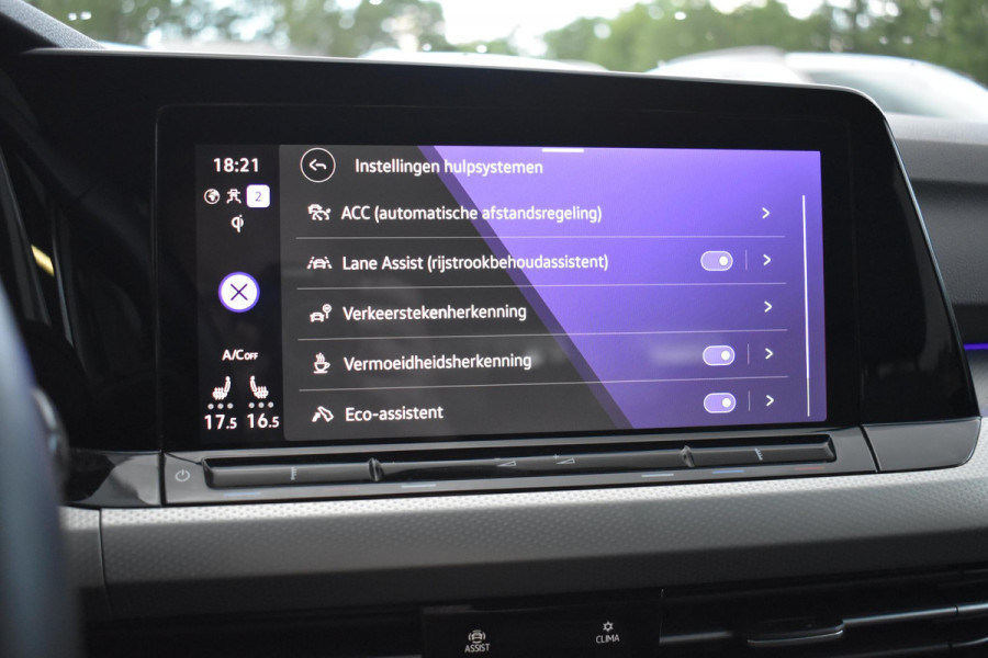 Volkswagen Golf 1.5 eTSI R-Line ACC DCC Carplay Camera Sfeer Trekhaak