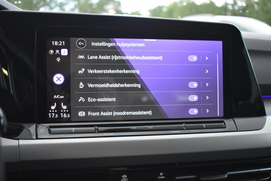 Volkswagen Golf 1.5 eTSI R-Line ACC DCC Carplay Camera Sfeer Trekhaak