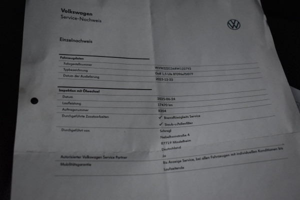 Volkswagen Golf 1.5 eTSI R-Line ACC DCC Carplay Camera Sfeer Trekhaak