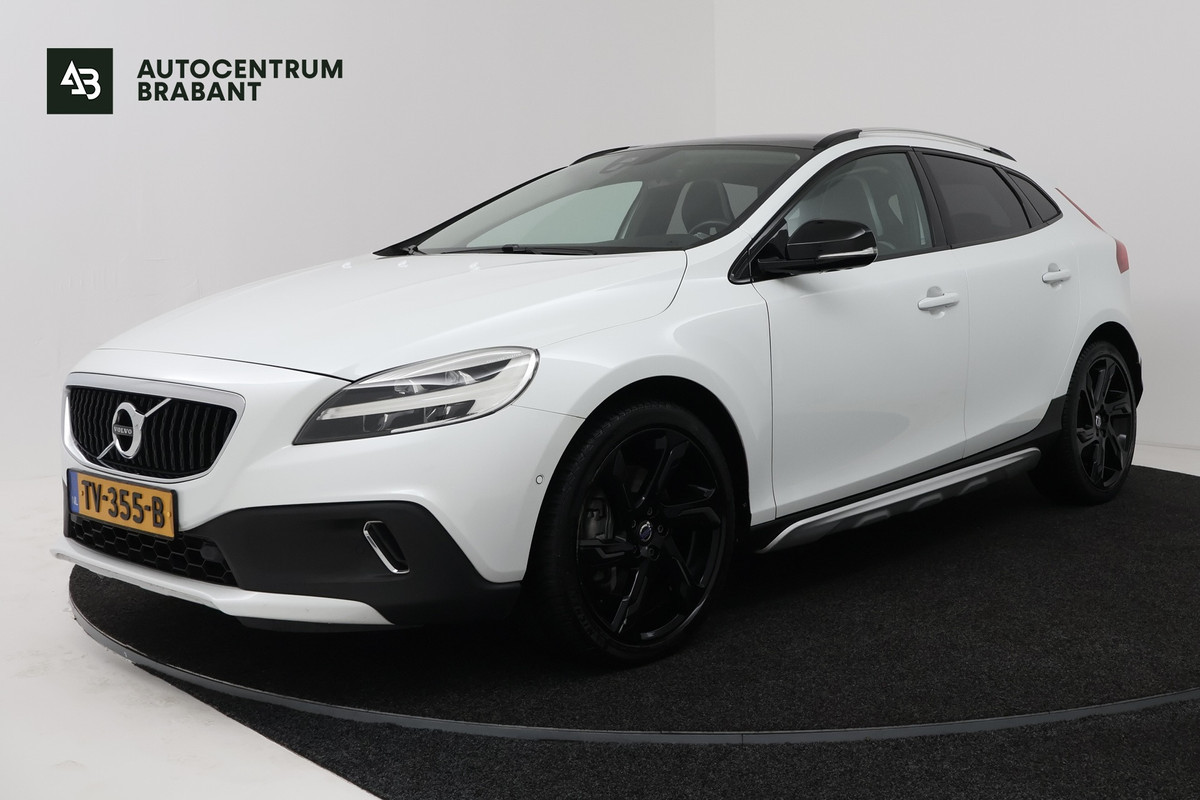 Volvo V40 Cross Country 1.5 T3 Dynamic Edition (PANORAMADAK, STOELVERWARMING, CAMERA, NAVIGATIE, PARKEERSENSOREN)