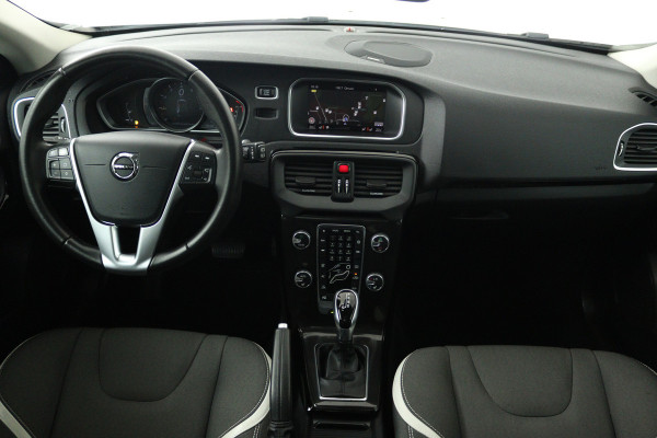 Volvo V40 Cross Country 1.5 T3 Dynamic Edition (PANORAMADAK, STOELVERWARMING, CAMERA, NAVIGATIE, PARKEERSENSOREN)